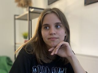 fingering girl cam MelisaVonk