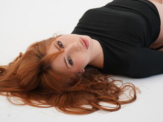 topless cam girl MiaDuffer