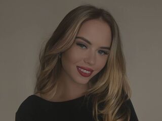 girl showing tits MilaLik