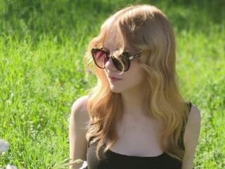 hot strip tease web cam MirianTippett