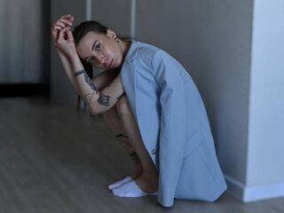 camgirl shaving pussy MirnaLatourette