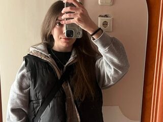girl shaving pussy NicoleInfinit