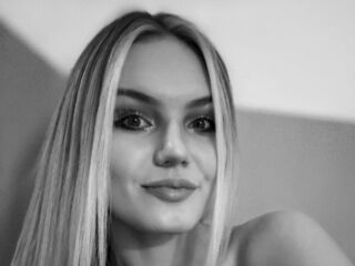 naked girl with webcam fingering NixieRaven
