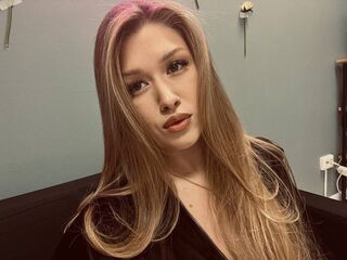 camgirl masturbating with sextoy PearleneDry
