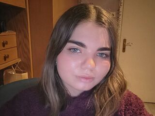 camslut fingering shaved pussy RedaChinzi