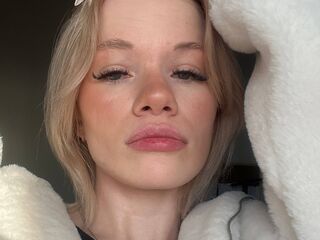 camgirl video chat RenitaKoo