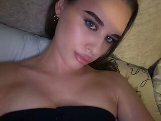 girl sexcam RhiannonJumper