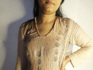 live chat RubbynaKhan