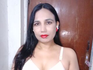bedroom cam SadiaAngel