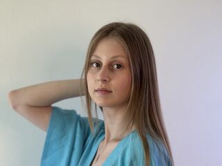 camslut showing tits ShaylaKeywan