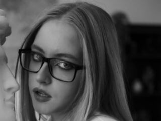 naughty camgirl photo SheliaEdwards