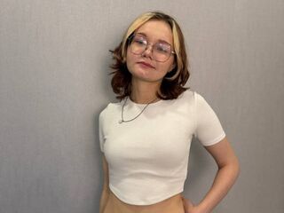 fingering cam slut ShemikaDestro