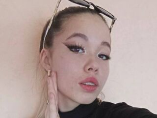 naughty camgirl masturbating with dildo SteffaniePons