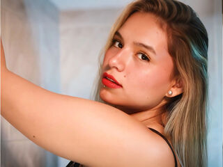 camwhore masturbating with dildo SusieJohns