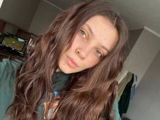 topless webcam girl SuzieMayers