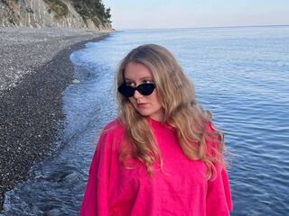 naughty cam girl fingering pussy TaraRidec