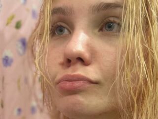 girl cam live YallyGreen