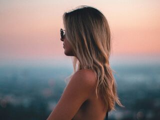 camwhore masturbating with vibrator aliva